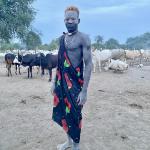 Mundari think orange/red hair is beautiful. To obtain this, they stick their head under the morning urine flow of their beloved cows.The uric acid turns it to the desired shade in around 5-7 days! 